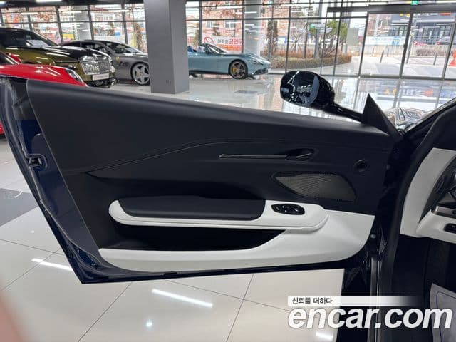 Aston Martin 밴티지 2세대 4.0 V8 купе, 2025 7