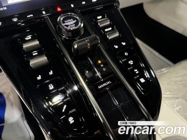 Aston Martin 밴티지 2세대 4.0 V8 купе, 2025 11