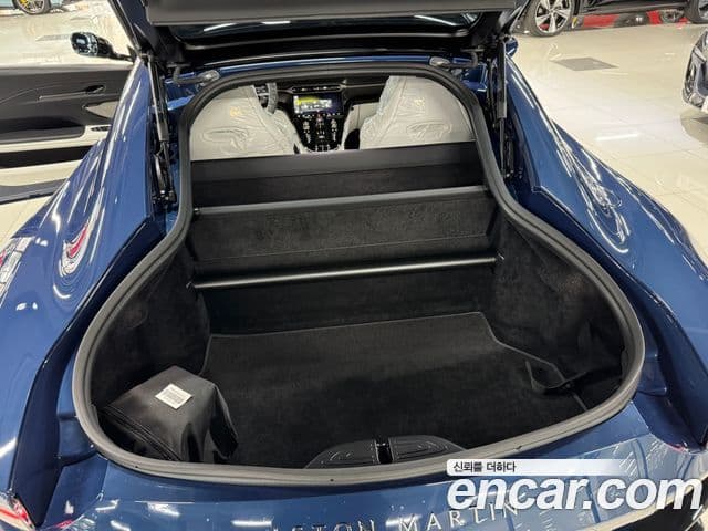 Aston Martin 밴티지 2세대 4.0 V8 купе, 2025 13