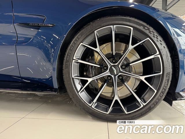 Aston Martin 밴티지 2세대 4.0 V8 купе, 2025 14