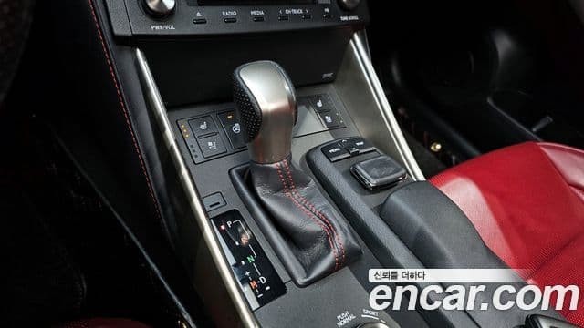 Lexus New IS200t F-Sport, 2016 9