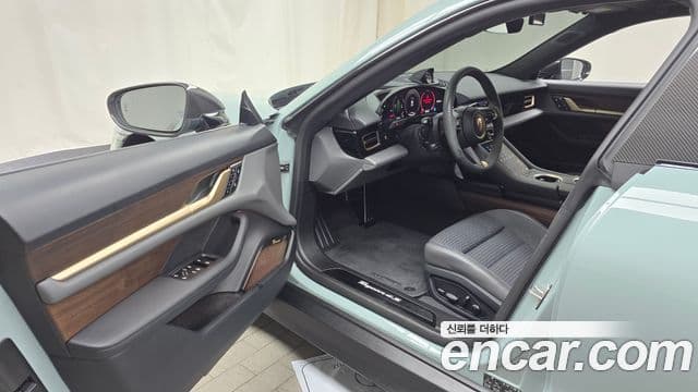 Porsche 타이칸 4S, 2025 10