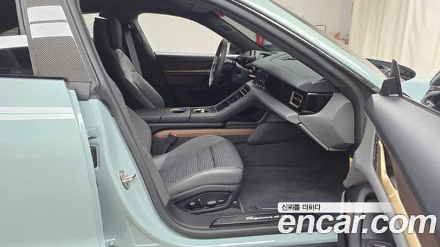 Porsche 타이칸 4S, 2025 11