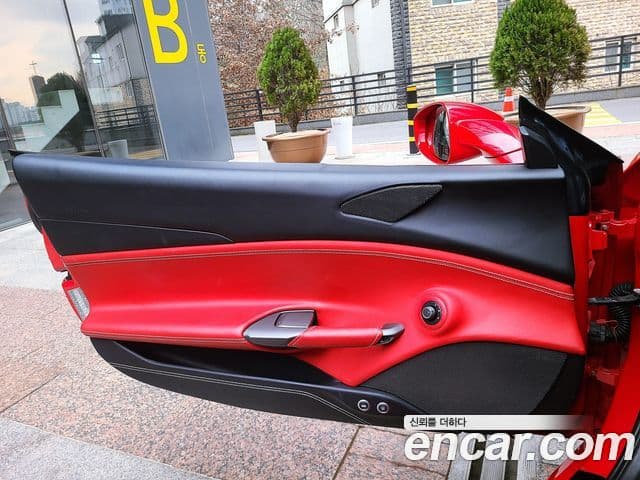 Ferrari 488 스파이더, 2017 16