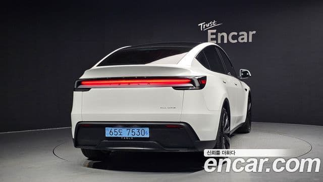 Tesla модель Y Long Range AWD, 2025 4