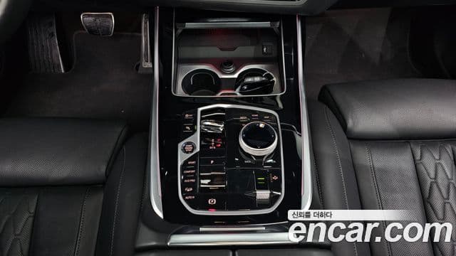 BMW X7 (G07) xDrive 40i M Sport 6인승, 2024 9