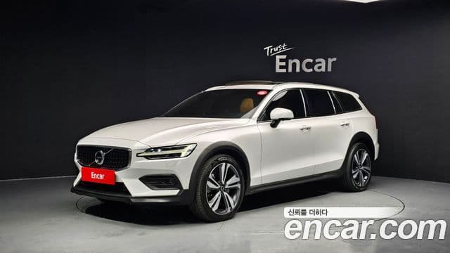 Volvo V60 Cross Country 2세대 B5 Pro AWD, 2021 1