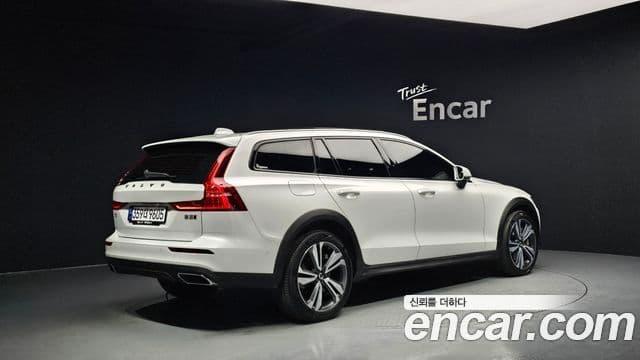 Volvo V60 Cross Country 2세대 B5 Pro AWD, 2021 2