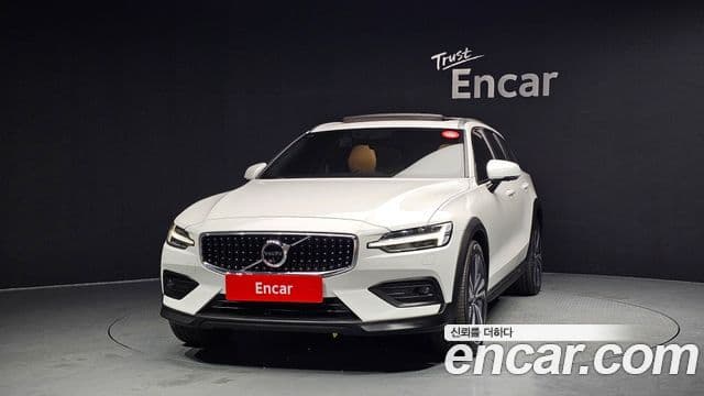 Volvo V60 Cross Country 2세대 B5 Pro AWD, 2021 3