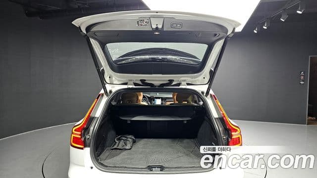 Volvo V60 Cross Country 2세대 B5 Pro AWD, 2021 20