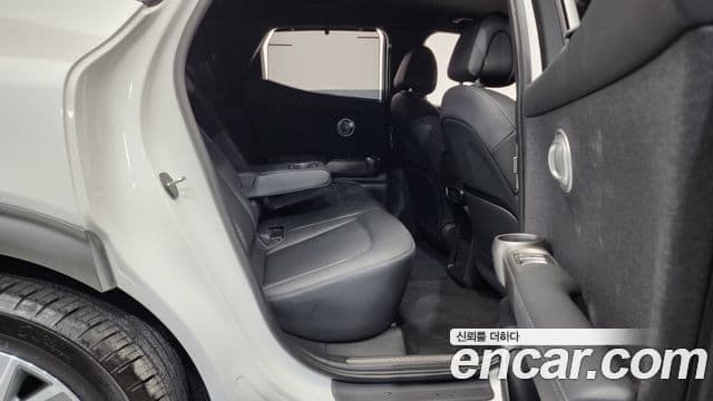 Genesis GV60 Standard, 2023 12