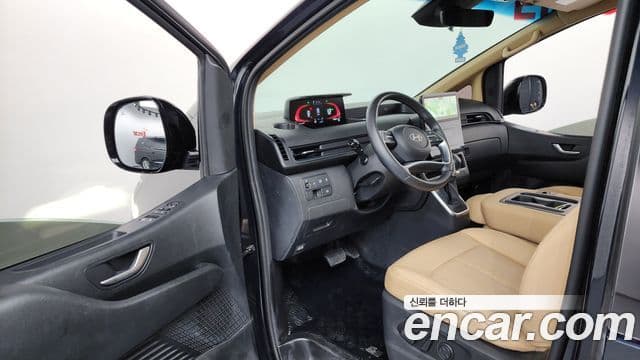 Hyundai Staria Modern, 2025 10