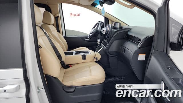 Hyundai Staria Modern, 2025 11