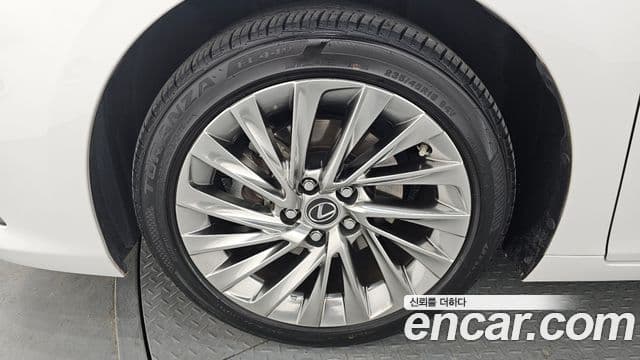 Lexus ES300h 7세대 Executive, 2023 все фото