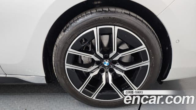 BMW 7시리즈 (G70) 740i xDrive M Sport, 2025 все фото