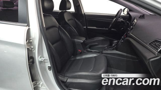 Hyundai Avante AD Style, 2016 10