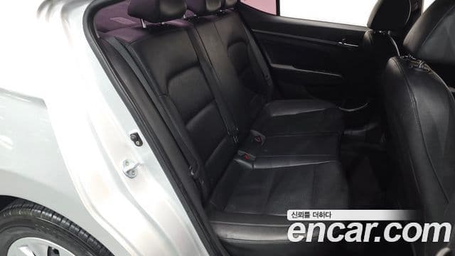 Hyundai Avante AD Style, 2016 11