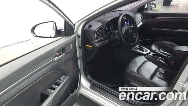 Hyundai Avante AD Style, 2016 12