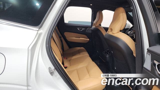 Volvo XC60 2세대 B5 Ultra Bright, 2025 12
