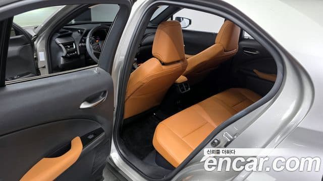 Lexus UX250h, 2019 11