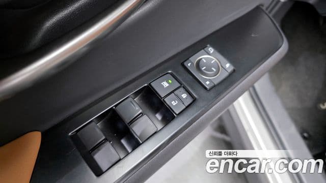 Lexus UX250h, 2019 14