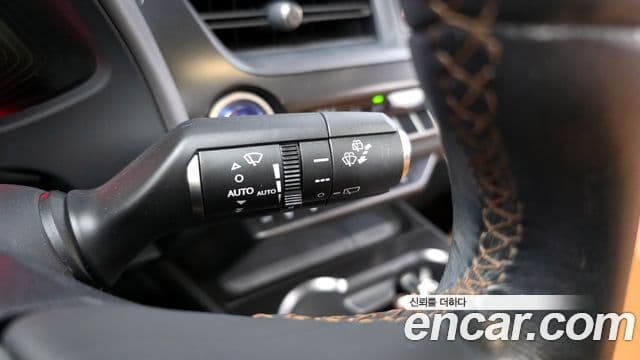 Lexus UX250h, 2019 16