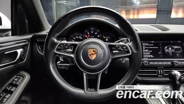 Porsche Macan 95B, 2019 13