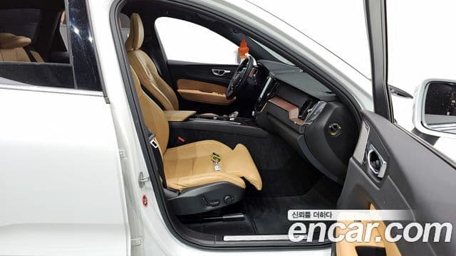 Volvo XC60 2세대 B5 Ultra Bright, 2025 11