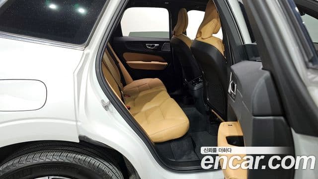Volvo XC60 2세대 B5 Ultra Bright, 2025 12