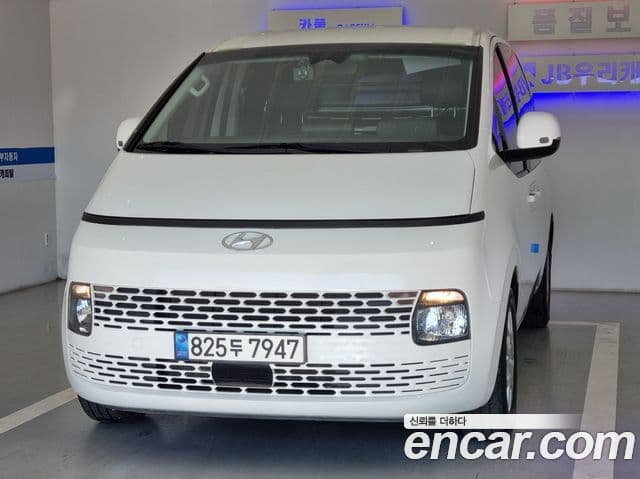 Hyundai Staria Modern, 2023 1