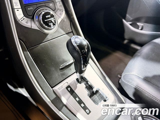 Hyundai Avante MD M16 GDI Avenue, 2013 10