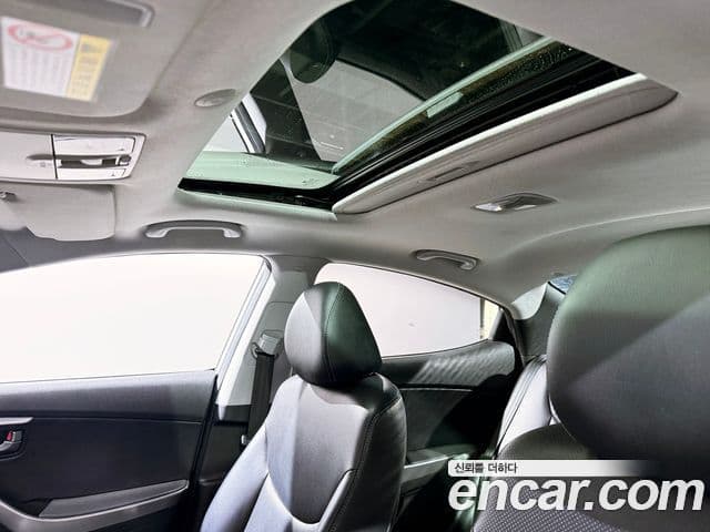 Hyundai Avante MD M16 GDI Avenue, 2013 17