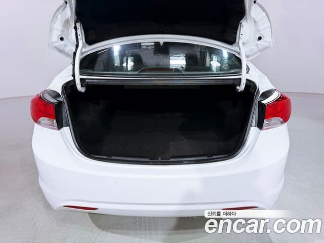 Hyundai Avante MD M16 GDI Avenue, 2013 19