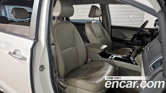 Kia All New Carnival Luxury, 2018 10