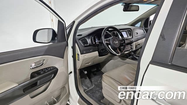 Kia All New Carnival Luxury, 2018 11