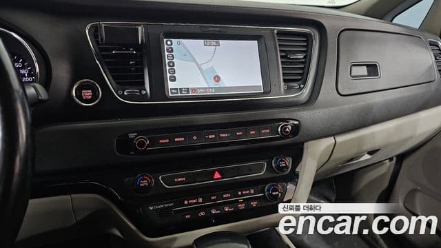 Kia All New Carnival Luxury, 2018 16