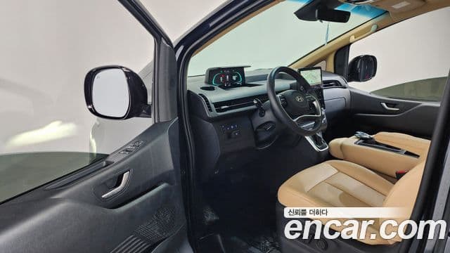 Hyundai Staria Modern, 2025 10