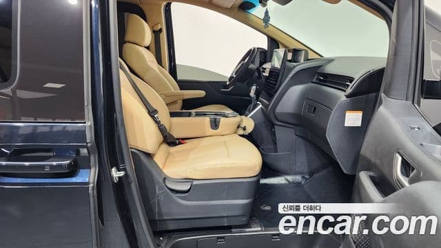 Hyundai Staria Modern, 2025 11