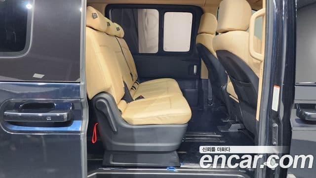Hyundai Staria Modern, 2025 12