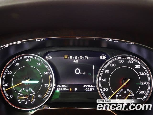 Bentley Bentayga, 2017 8