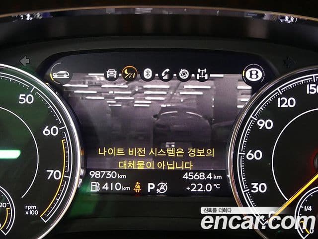 Bentley Bentayga, 2017 9