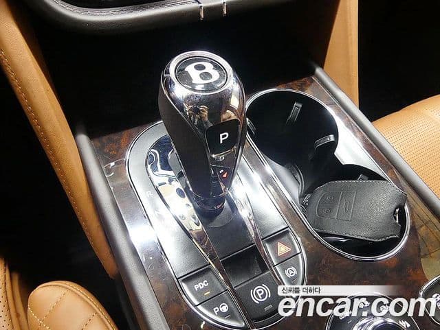 Bentley Bentayga, 2017 14