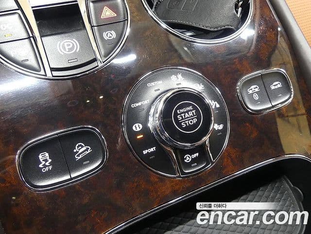 Bentley Bentayga, 2017 15