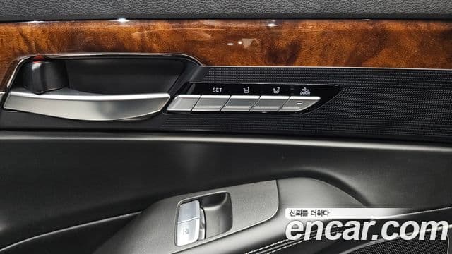 Genesis EQ900 Prestige, 2016 18