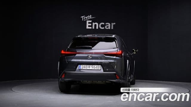 Lexus UX300h, 2025 4
