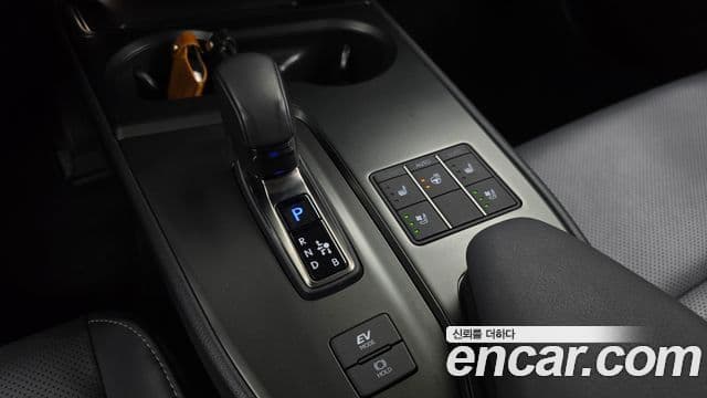 Lexus UX300h, 2025 9