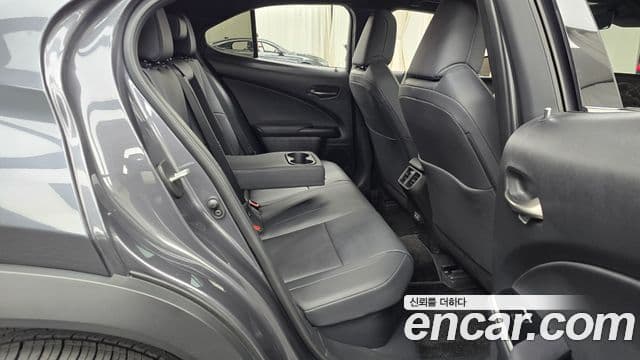 Lexus UX300h, 2025 12