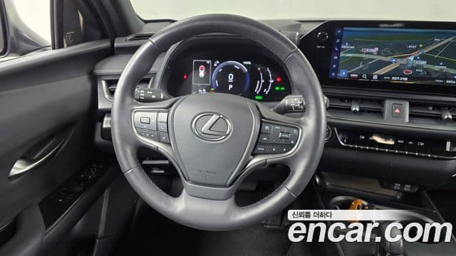 Lexus UX300h, 2025 13
