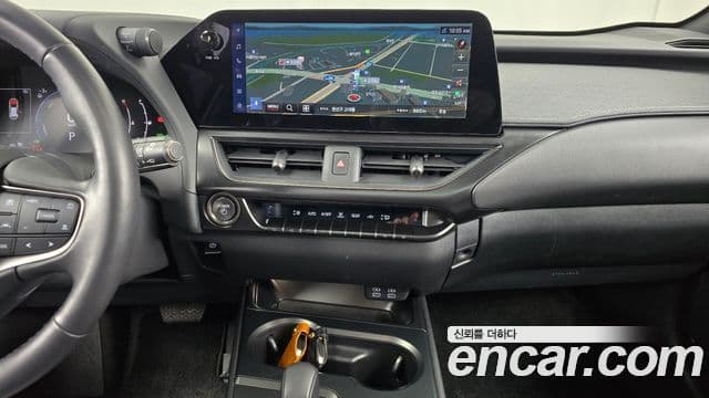 Lexus UX300h, 2025 14