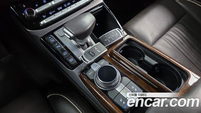 Genesis EQ900 Prestige, 2018 9